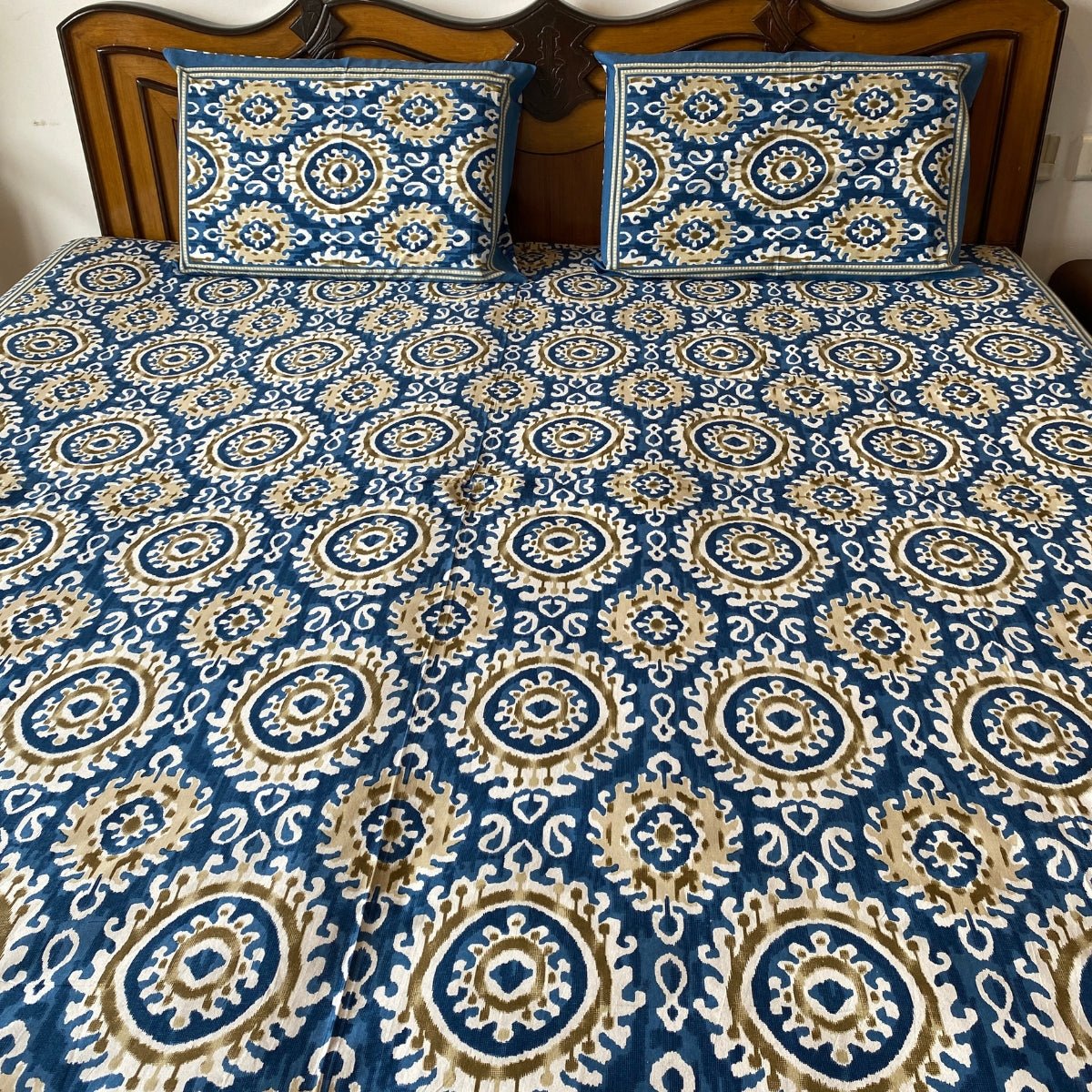 Neel Chakra Ikat Print Bedsheet Set, King Size, 100" x 108" - Coral Slub -